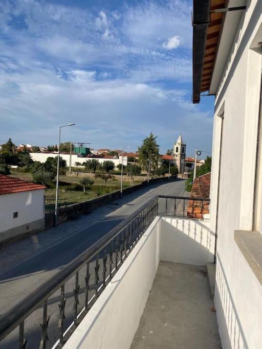 Caminho Da Vila Moradia. Escalos de Cima Bagian luar foto